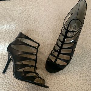 Black Leather Michael Kors Mavis Open Toe. Size 9